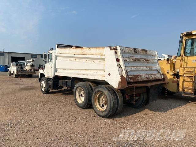 Mack  自卸式货车
