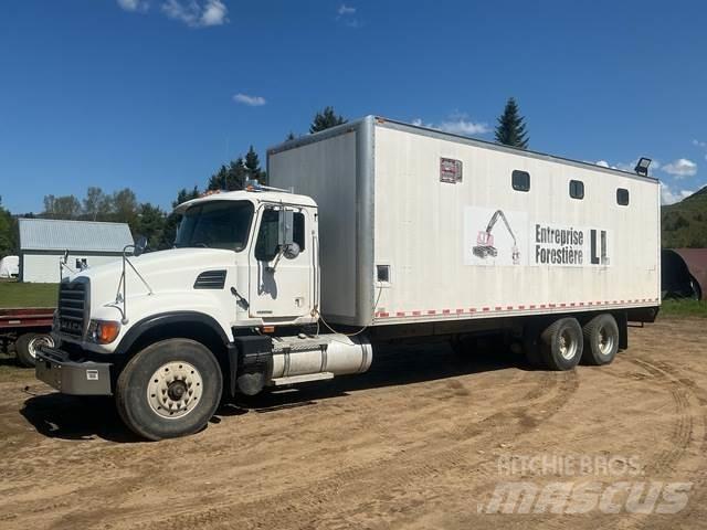 Mack 700 皮卡车