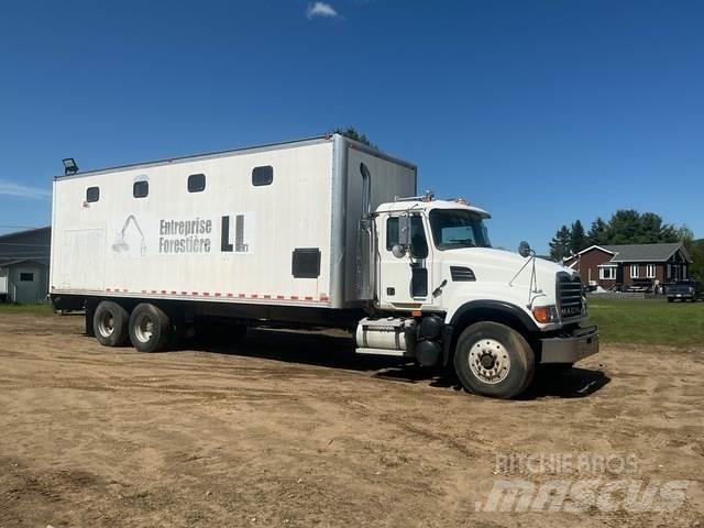 Mack 700 皮卡车