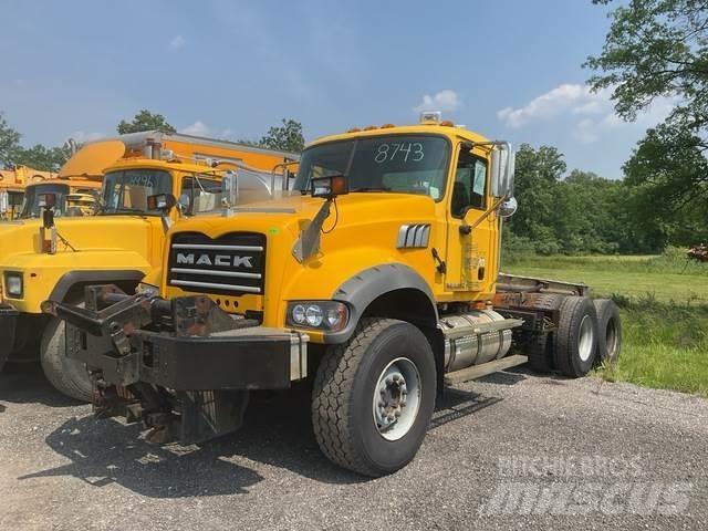 Mack 700 推雪机