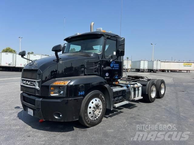 Mack AN64T 牵引车