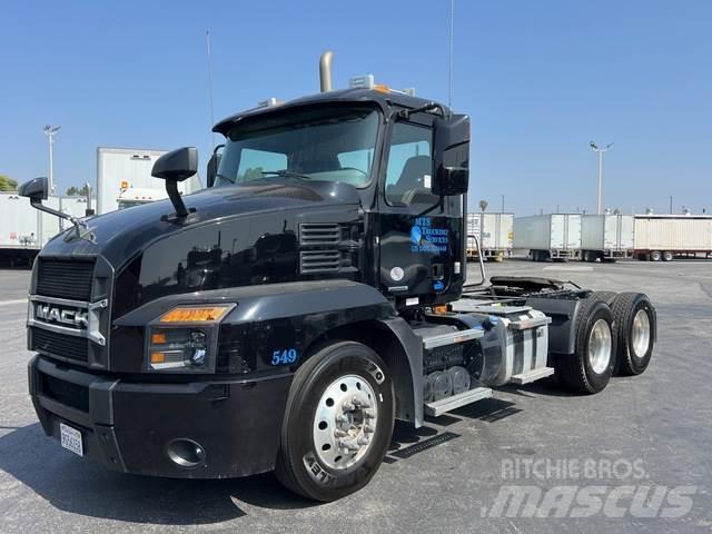 Mack AN64T 牵引车