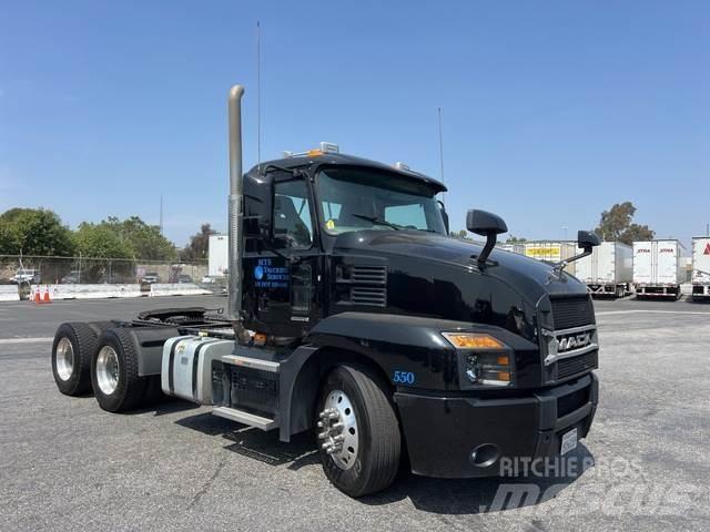Mack AN64T 牵引车
