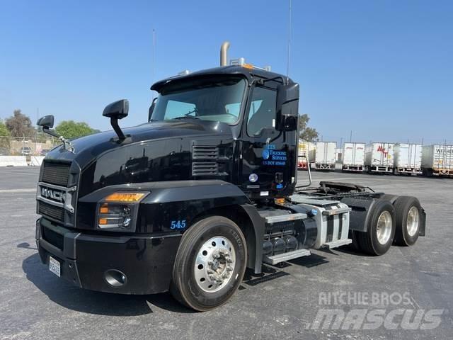 Mack AN64T 牵引车