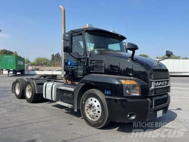 Mack AN64T 牵引车