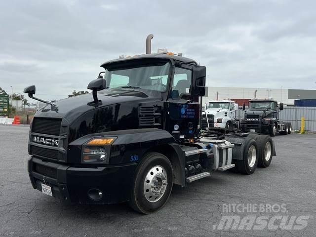 Mack AN64T 牵引车