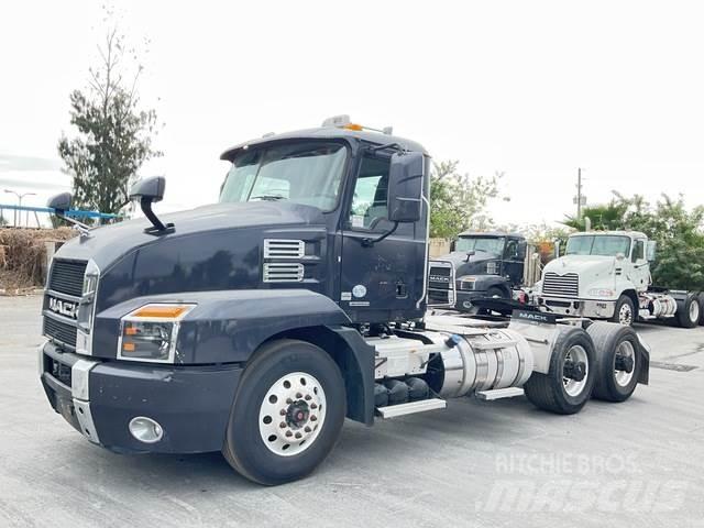 Mack AN64T 牵引车