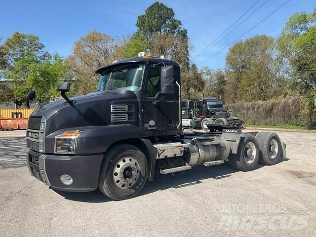 Mack AN64T 牵引车