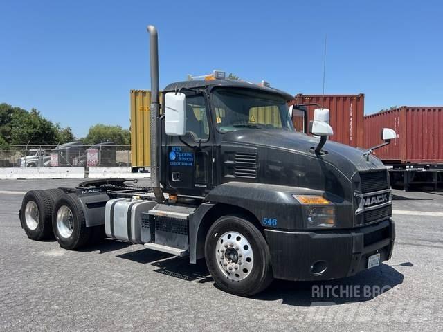 Mack AN64T 牵引车