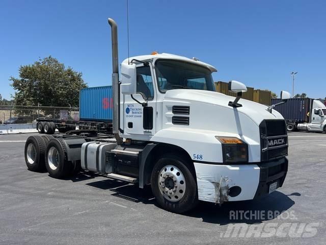 Mack AN64T 牵引车