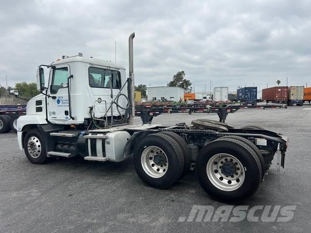 Mack AN64T 牵引车