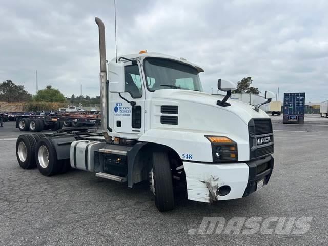 Mack AN64T 牵引车