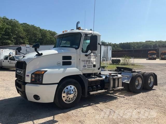 Mack AN64T 牵引车