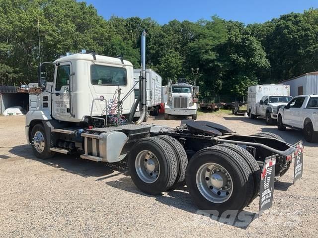 Mack AN64T 牵引车