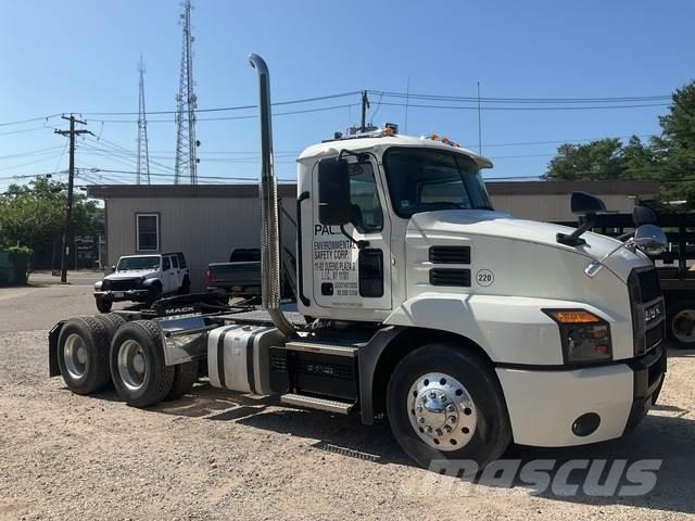 Mack AN64T 牵引车
