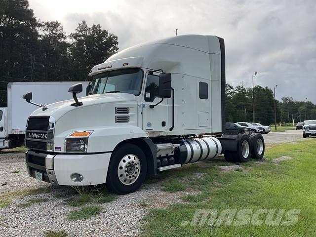 Mack AN64T 牵引车