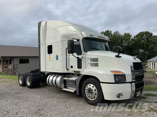 Mack AN64T 牵引车