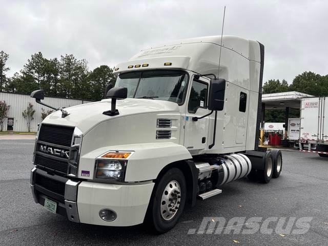 Mack AN64T 牵引车