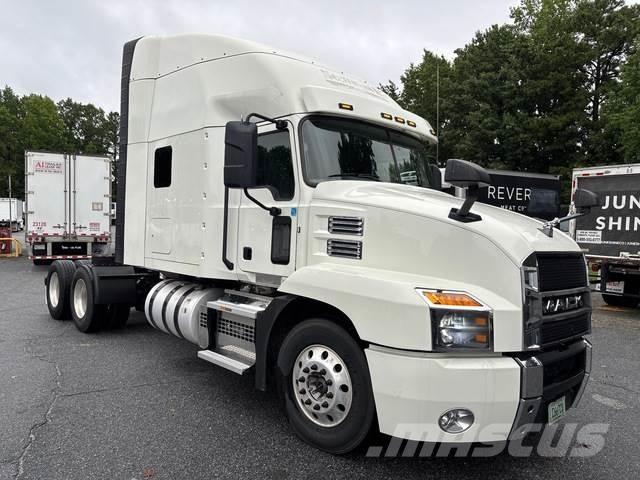 Mack AN64T 牵引车