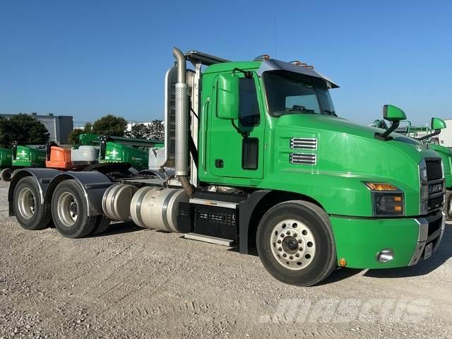 Mack AN64T 牵引车