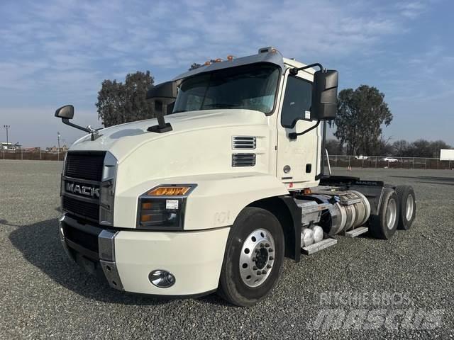 Mack Anthem 牵引车