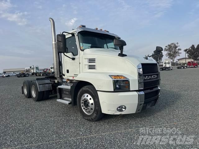 Mack Anthem 牵引车
