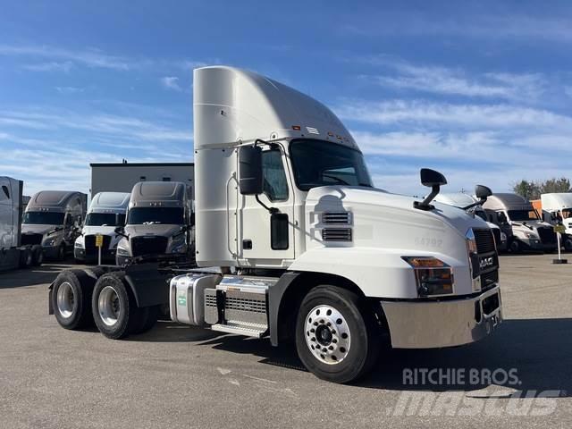 Mack Anthem 牵引车
