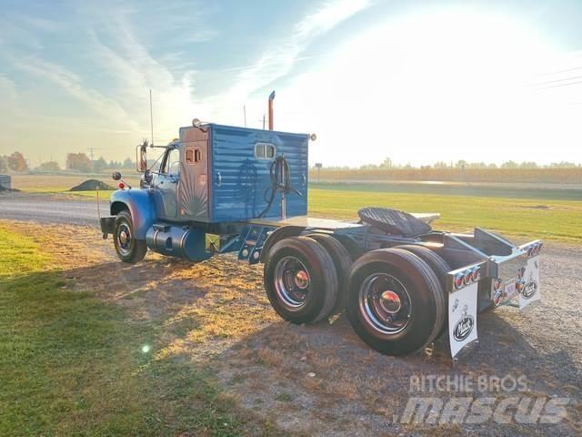 Mack B-61 牵引车