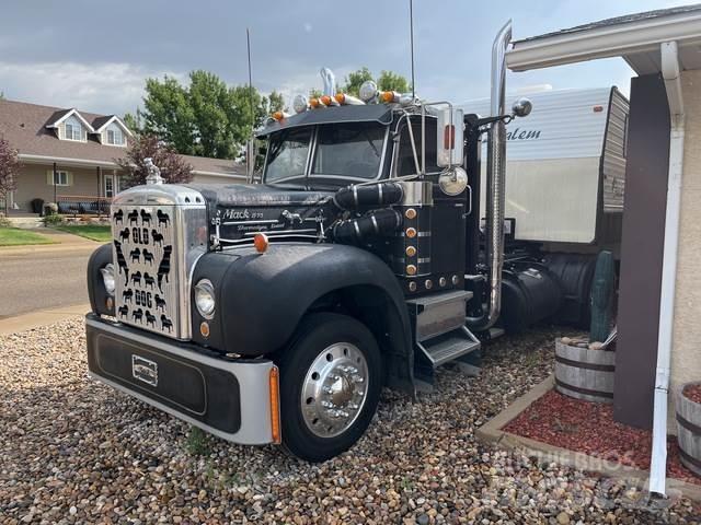 Mack B75 牵引车