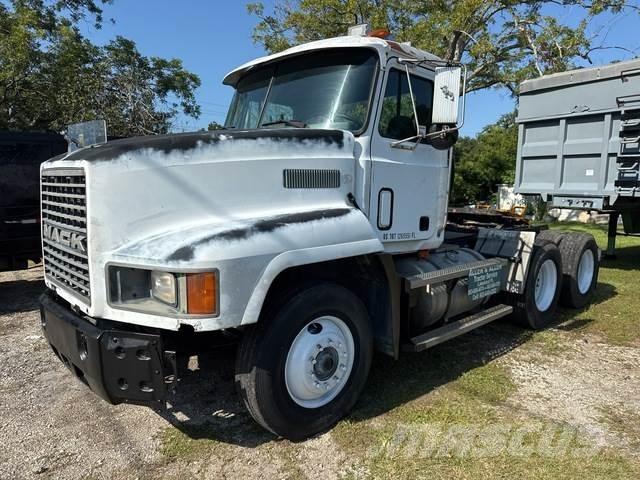 Mack CH600 牵引车