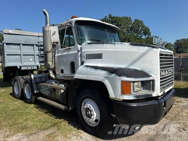 Mack CH600 牵引车