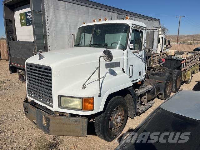 Mack CH613 牵引车