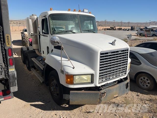 Mack CH613 牵引车