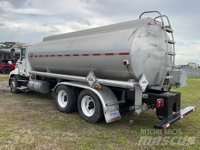 Mack CH613 油罐车