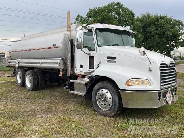 Mack CH613 油罐车