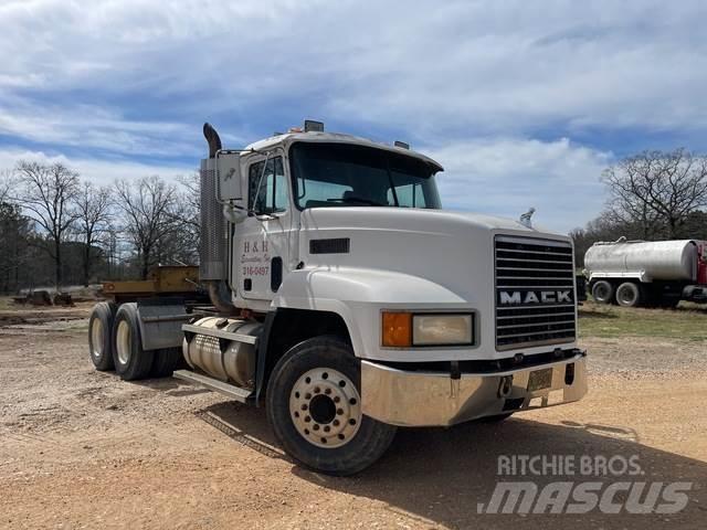 Mack CH613 牵引车