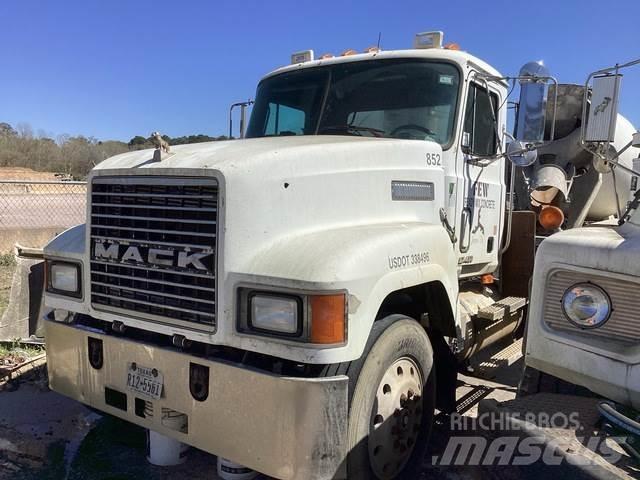 Mack CH613 牵引车