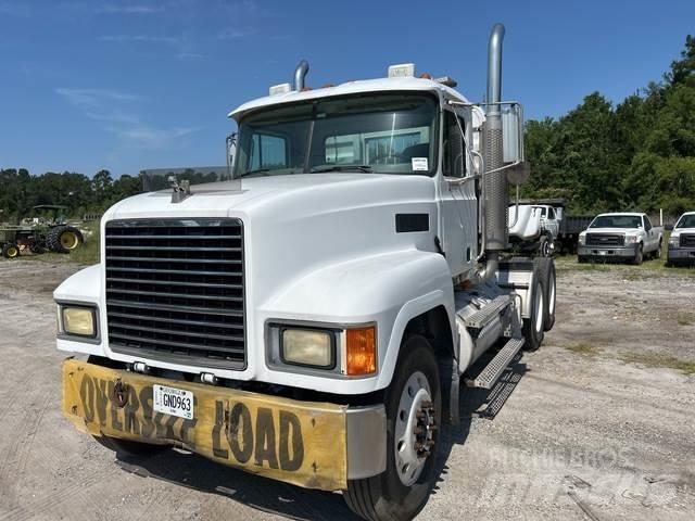 Mack CH613 牵引车