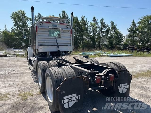 Mack CH613 牵引车