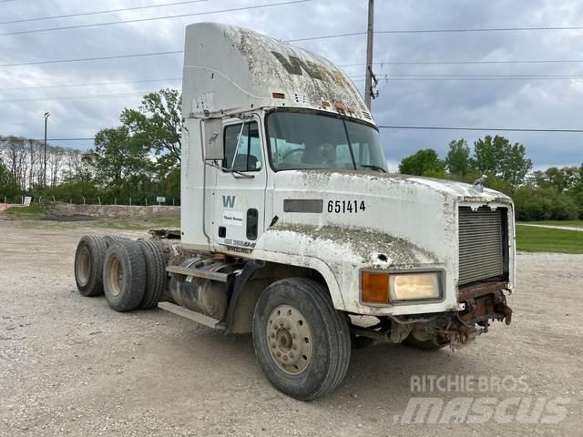 Mack CH613 牵引车