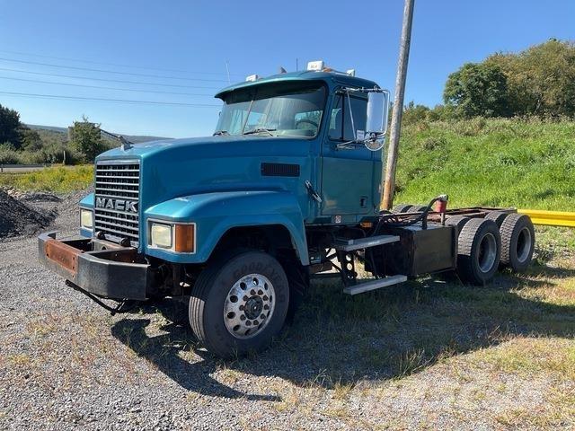 Mack CH613 驾驶室与内部