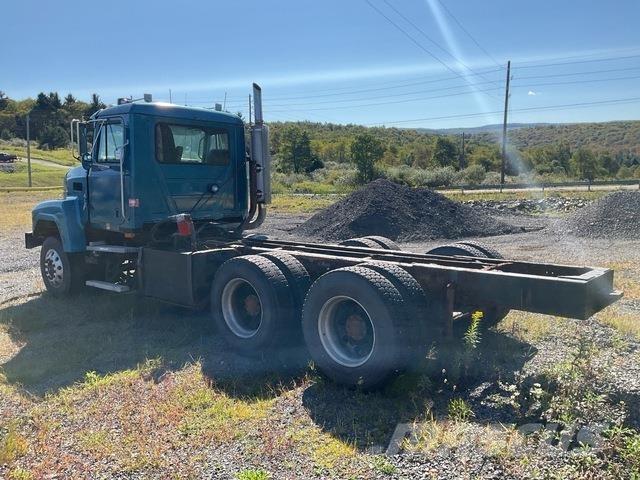 Mack CH613 驾驶室与内部