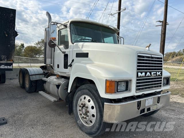 Mack CH613 牵引车