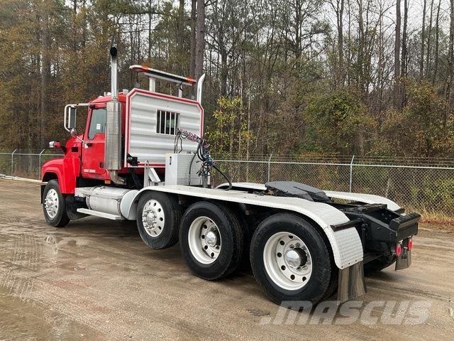 Mack CHN602 牵引车