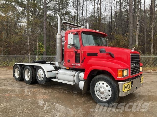 Mack CHN602 牵引车