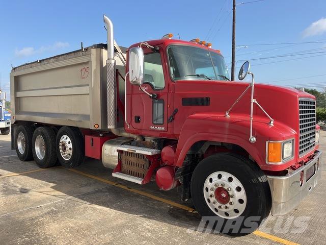 Mack CHU613 自卸式货车