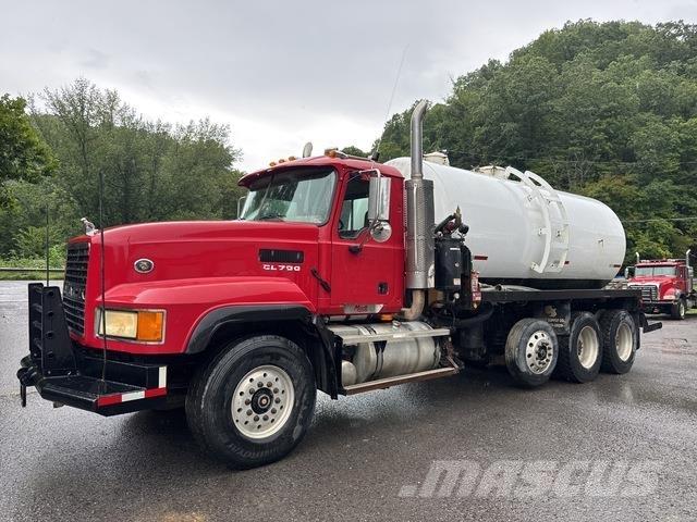 Mack CL733 组合/真空油槽车