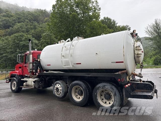 Mack CL733 组合/真空油槽车