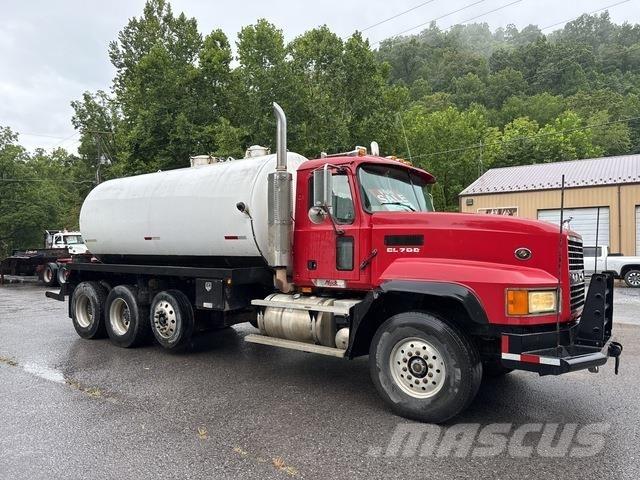 Mack CL733 组合/真空油槽车
