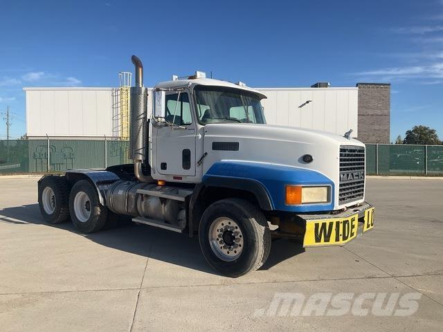 Mack CL753 牵引车